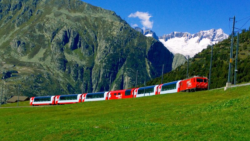 Full-day excursion aboard the Glacier Express Train | CroisiEurope