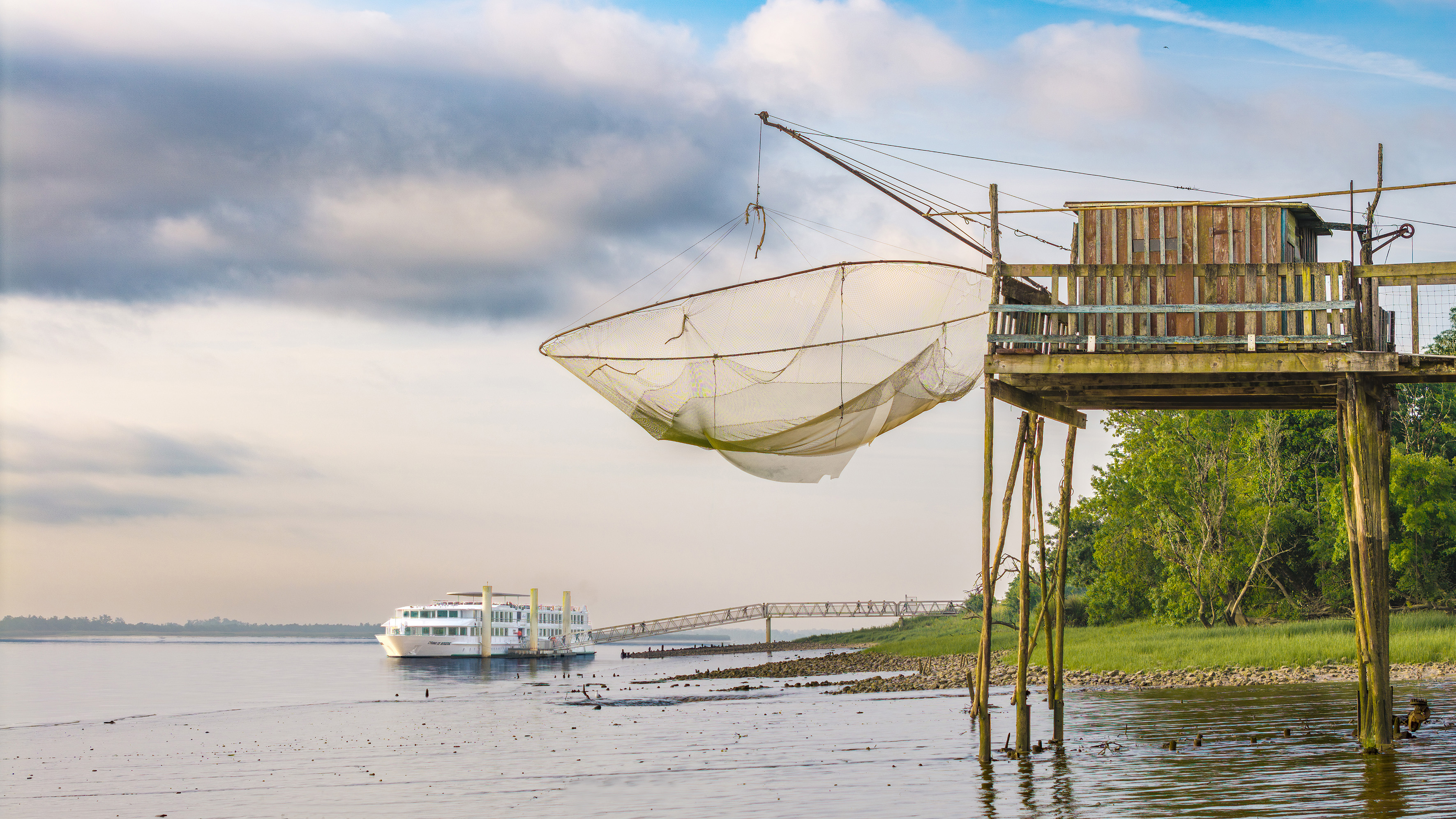 L'Aquitaine autrement, Bordeaux, ses fleuves et ses grands crus : une croisière exclusive avec un déjeuner dans un château (formule port-port)