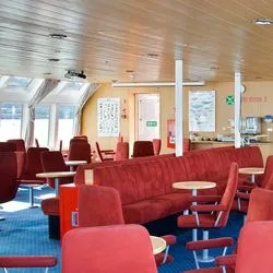 https://images.croisieurope.com/media/2813ba8e-7dae-44b8-a35b-ff0d27695aa0/5/salon-observation-ocean-nova-spitzberg-croisieurope-croisieurope
