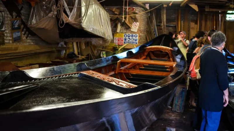 Visite guidée d'une fabrique de gondole et d'un atelier de masque