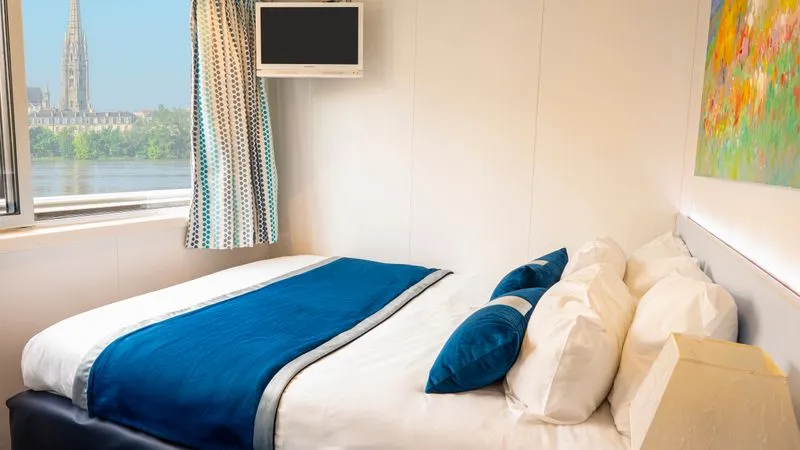 Middle Deck 1 Double Bed - Handicaped Cabin Cat B