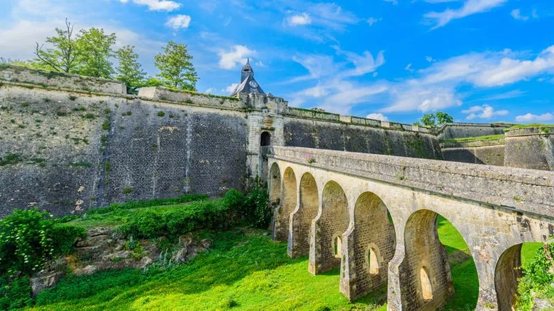 Ciudadela, pasadizos subiterráneos y degustación