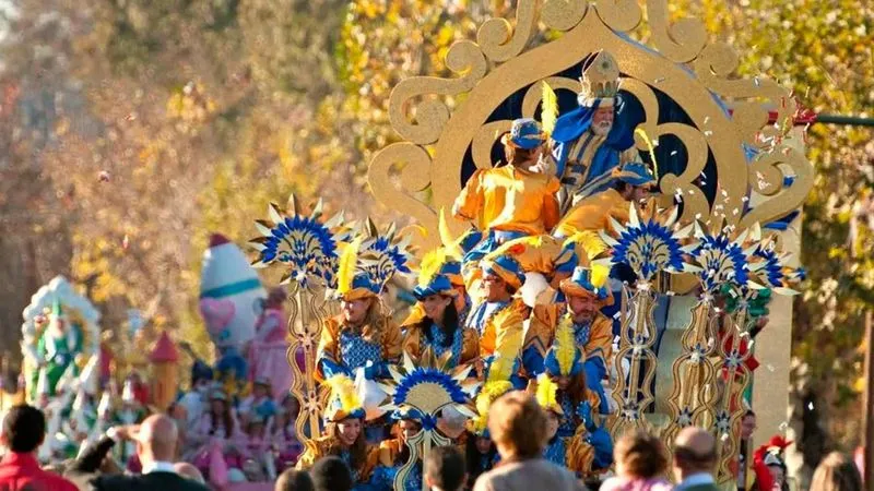 Les Rois Mages en parade à Séville lors de la Cabalgata de Reyes