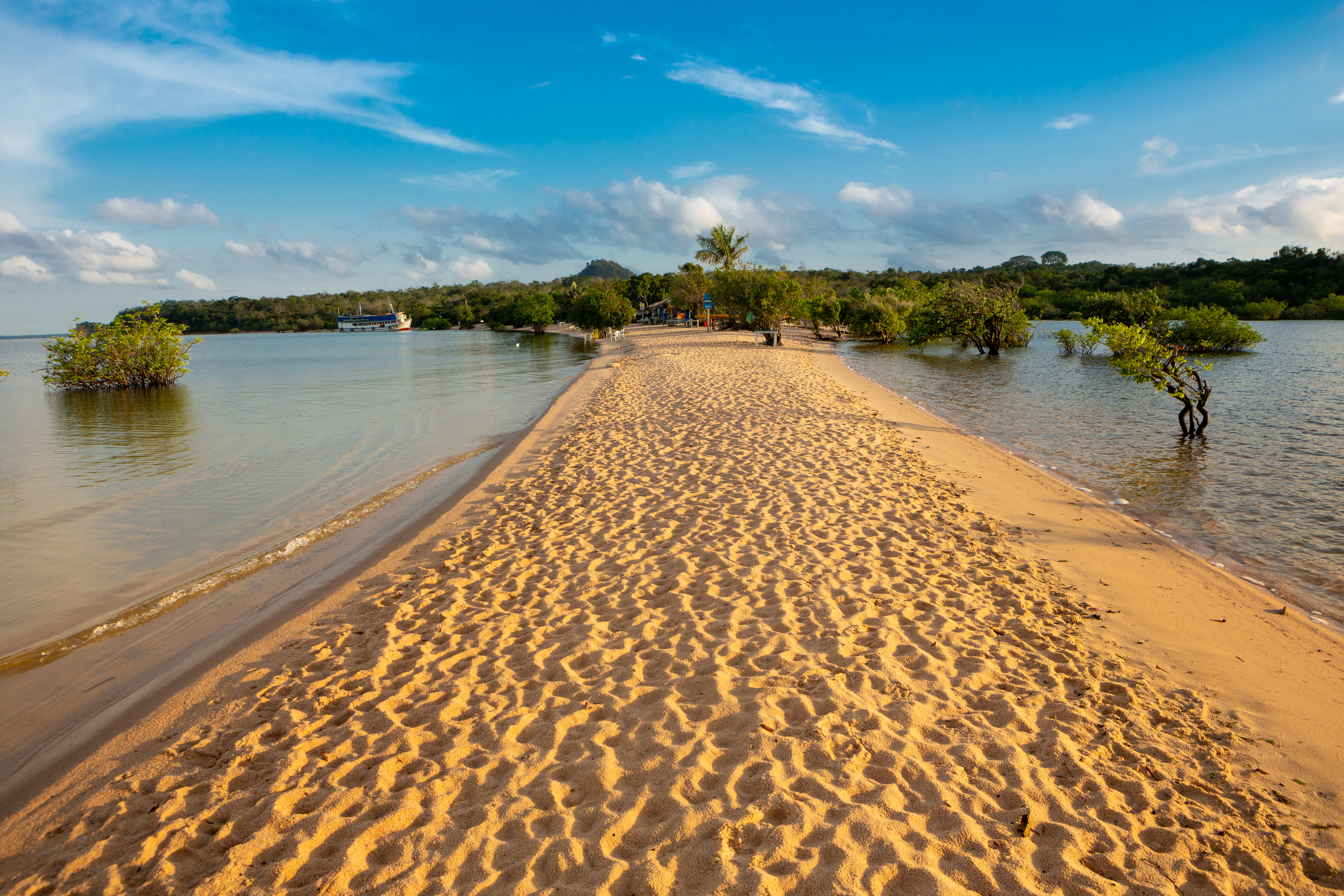 L'Amazonie Douce et le Rio Tapajos - Croisière envoutante et intimiste vers les plus belles plages de l'Amazone - Rio, vibrante et éternelle, et séjour d'exception aux chutes d'Iguaçu