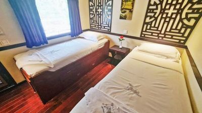 UPPER DECK 2 ADJUSTABLE TWIN BEDS