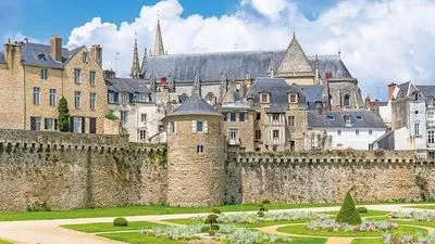 La Bretagne authentique, la Loire et ses châteaux, un héritage royal (formule port/port)