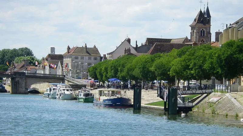Guided tour of Saint-Jean-de-Losne