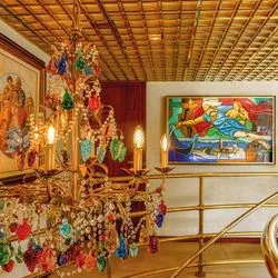 https://images.croisieurope.com/media/4e5545dd-a390-40a6-bcb6-40099ce5d388/5/reception-lustre-pont-superieur-ms-michelangelo-venise-italie-gazella-studio-gazella-studio