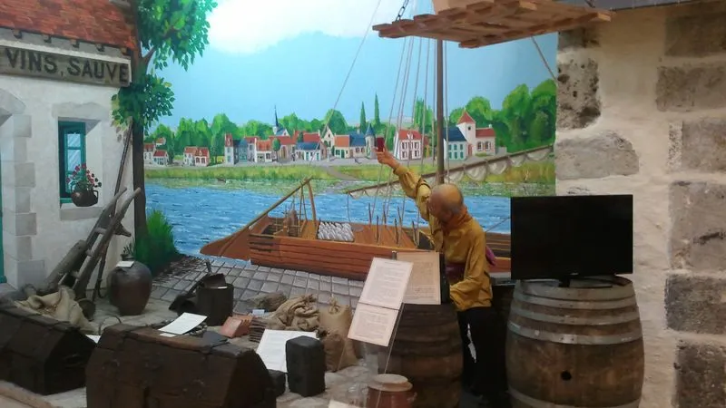 Musée des 2 Marines et petit train à Briare