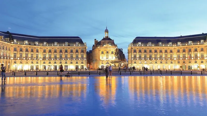 Visite guidée de Bordeaux "by night"