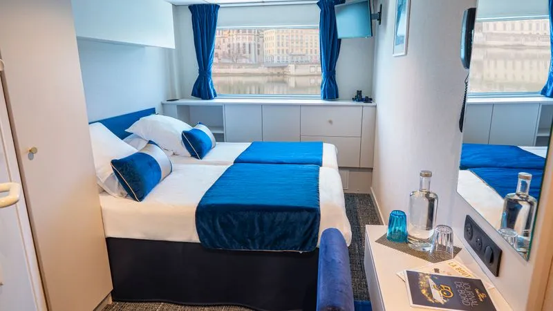 Main Deck 2 Beds Cat B