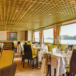 https://images.croisieurope.com/media/5cfb5be0-6cbe-4611-a333-78e623abd22c/5/restaurant3-pont-superieur-ms-michelangelo-venise-italie-gazella-studio-gazella-studio