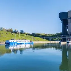 https://images.croisieurope.com/medias/5eb5c814-86f8-45d8-8a94-a8a66df52b3a/R16_9/400x225