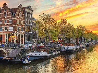 Les canaux hollandais et belges