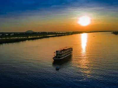 Cruise along the Mekong