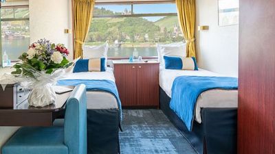 UPPER DECK 1 DOUBLE BED CAT A