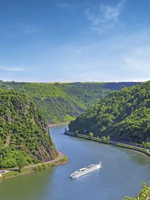 Between Glaciers and valleys
