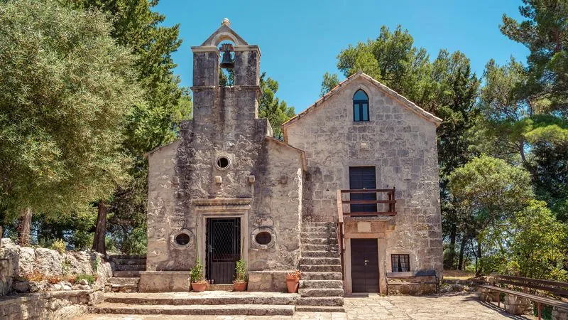 Hike through Hober Park and Sveti Anton