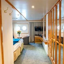 https://images.croisieurope.com/medias/899e76fc-d19c-4d0f-9342-76fe8332e1f4/R16_9/400x225