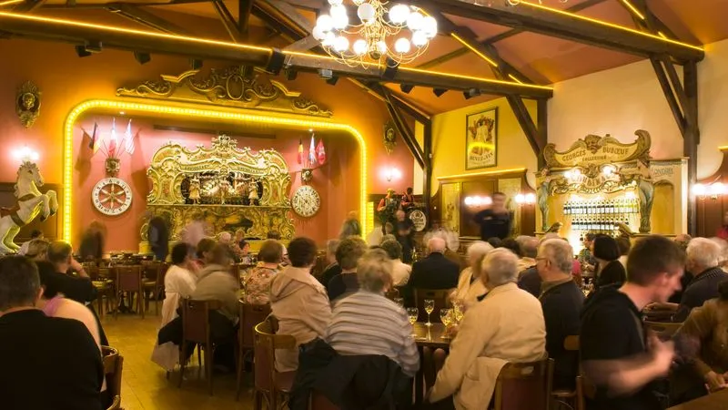 Excursion dans le vignoble Beaujolais et visite du Hameau Duboeuf