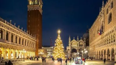Lumières de l'Avent, croisière au cœur des marchés de Noël de Venise et sa lagune (formule port/port)