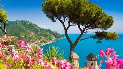 Naples, la côte Amalfitaine et la Sicile (formule port/port)