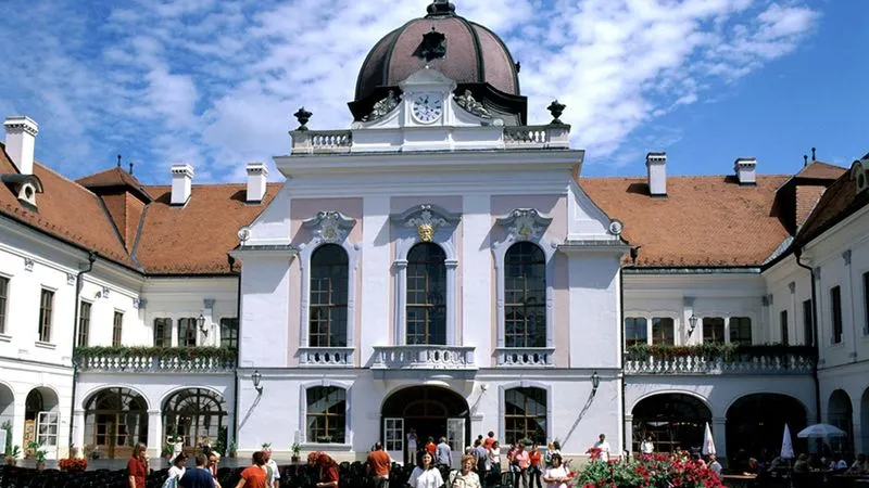 Guided tour of Gödöllö Castle, summer residence of Sissi Empress