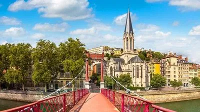 Les plus belles escales du Rhône et de la Saône. De Lyon à Martigues, porte de la Méditerranée (formule port/port)