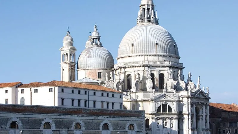 Barrio de Dorsoduro, la Basílica de Santa Maria della Salute y el belén de la iglesia Santa Maria del Rosario