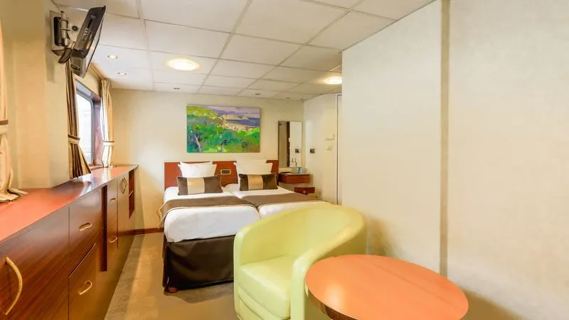 Main Deck Double Bed Suite Cat B