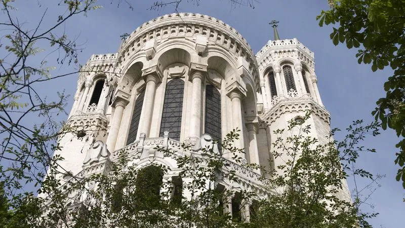 La crypte de la basilique de Fourvière, le vieux Lyon et ses traboules