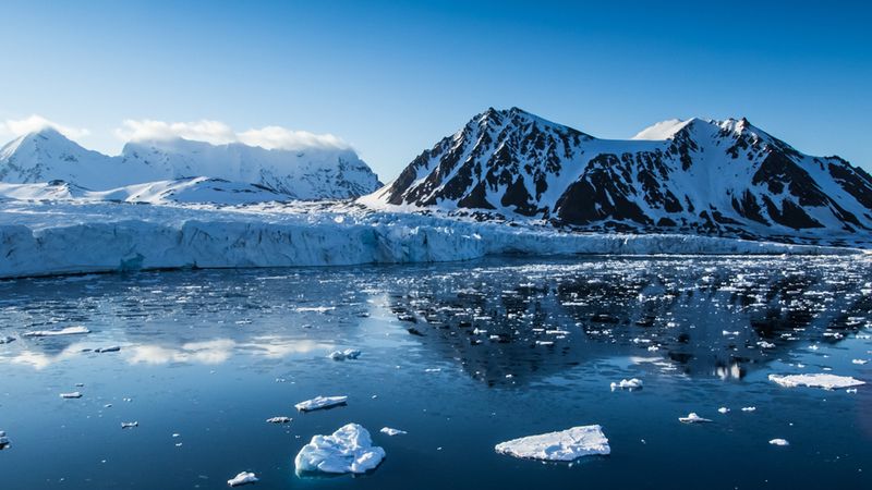 Le Spitzberg en bateau-polaire : Pics, glaciers, banquise et ours ...