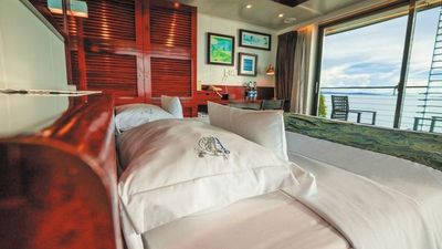 Upper deck 2 beds