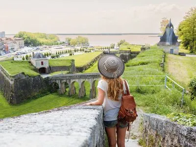 THEMED CRUISES