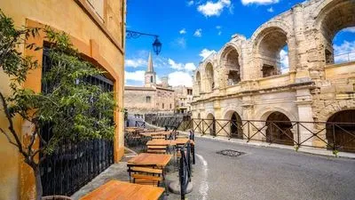 Art and History along the Rhône (port-to-port cruise)