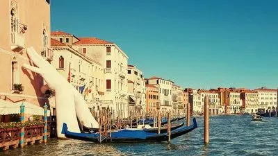 Venise, capitale de l'art et sa célèbre lagune (formule port/port)