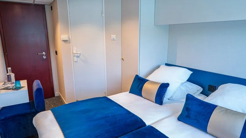 Main Deck 2 Beds Cat C
