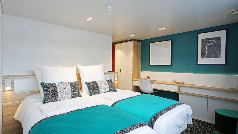 Main Deck 2 Adjustable Twin Beds Cat C