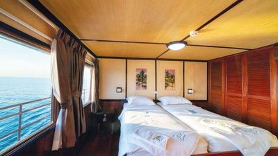 Upper deck 2 beds