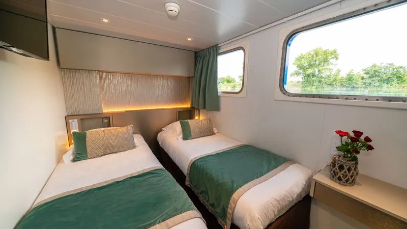 Main Deck 2 Beds