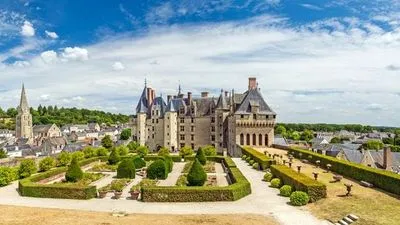 Die Loire: zwischen kulturellem Eintauchen, traditioneller Folklore und lokalen Spezialitäten (Hafen zu Hafen Formel)