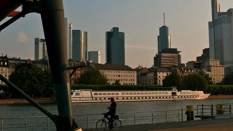 Frankfurt - "Mainhattan" and the Main Tower