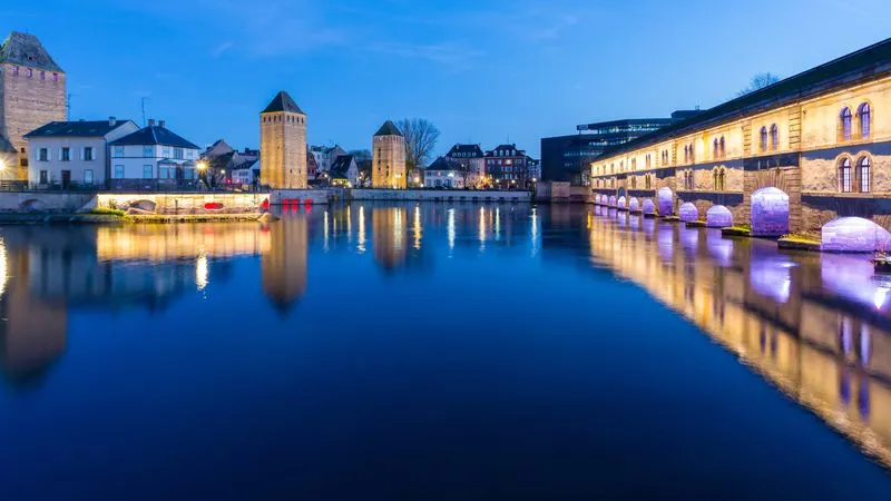 Flânerie nocturne sur les canaux de Strasbourg