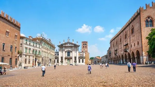 From Venice to Mantua