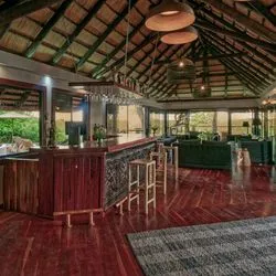  https://images.croisieurope.com/media/ff86591b-e394-4b58-b442-94daa74dfa53/5/salon-bar-kaza-lodge-namibie-afrique-lou-coetzer-lou-coetzer 